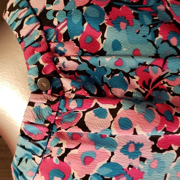 Crown and Ivy Lady's Sleeveless Floral with Ruffled Neckline and Arms - Picture 5 of 9